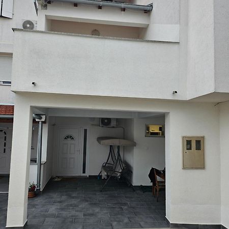 Apartman Baraka ชิเบนิก ภายนอก รูปภาพ